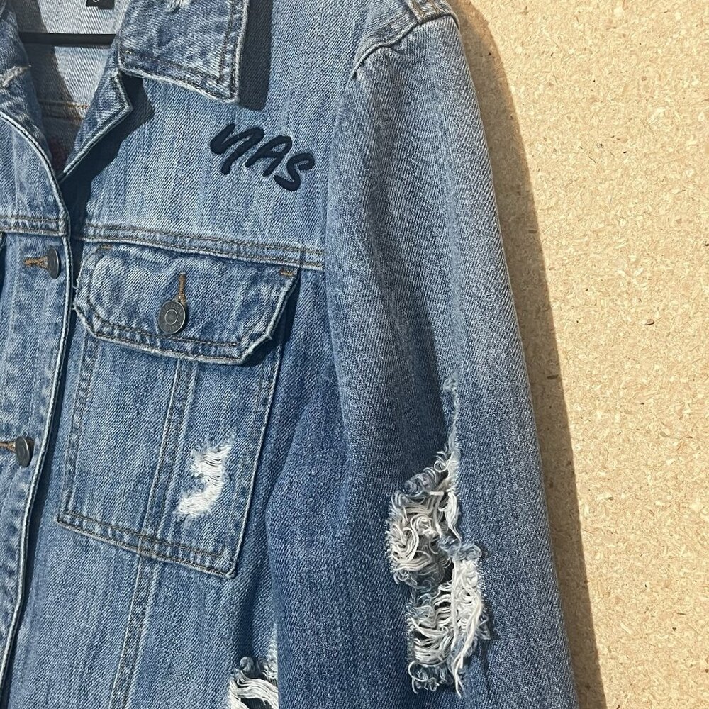 Hidden Embroidered Distressed Denim Jean Jacket Size Small Grunge Y2K Women's - Picture 10 of 12